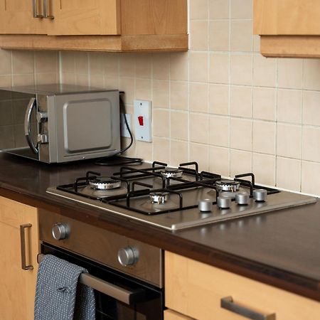 Luxury 2 Bed Apartment - Near Heathrow, Legoland, Windsor Slough Exterior foto