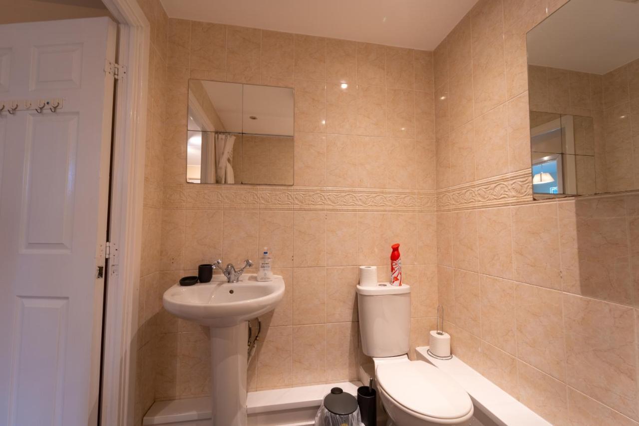 Luxury 2 Bed Apartment - Near Heathrow, Legoland, Windsor Slough Exterior foto