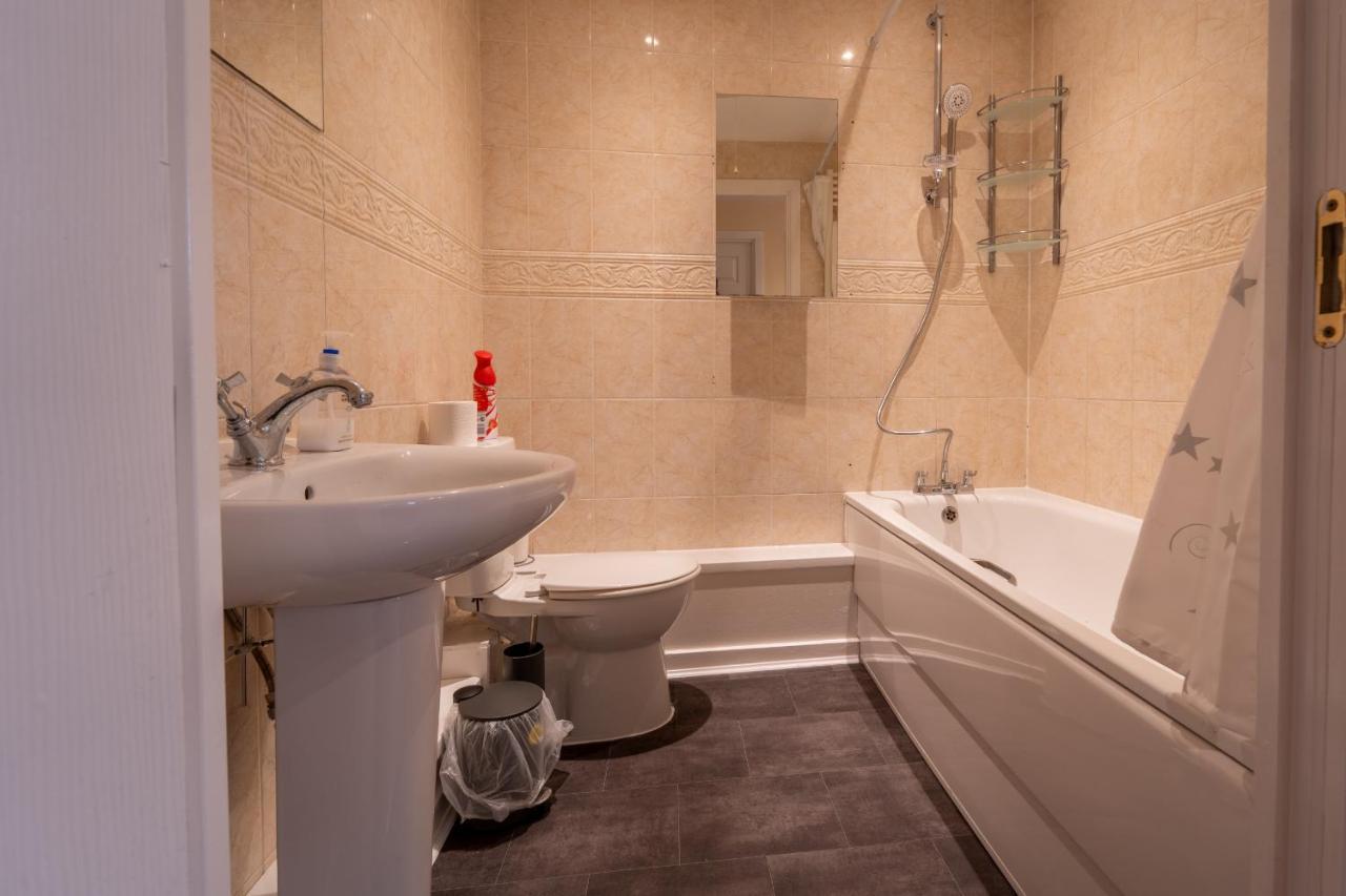 Luxury 2 Bed Apartment - Near Heathrow, Legoland, Windsor Slough Exterior foto