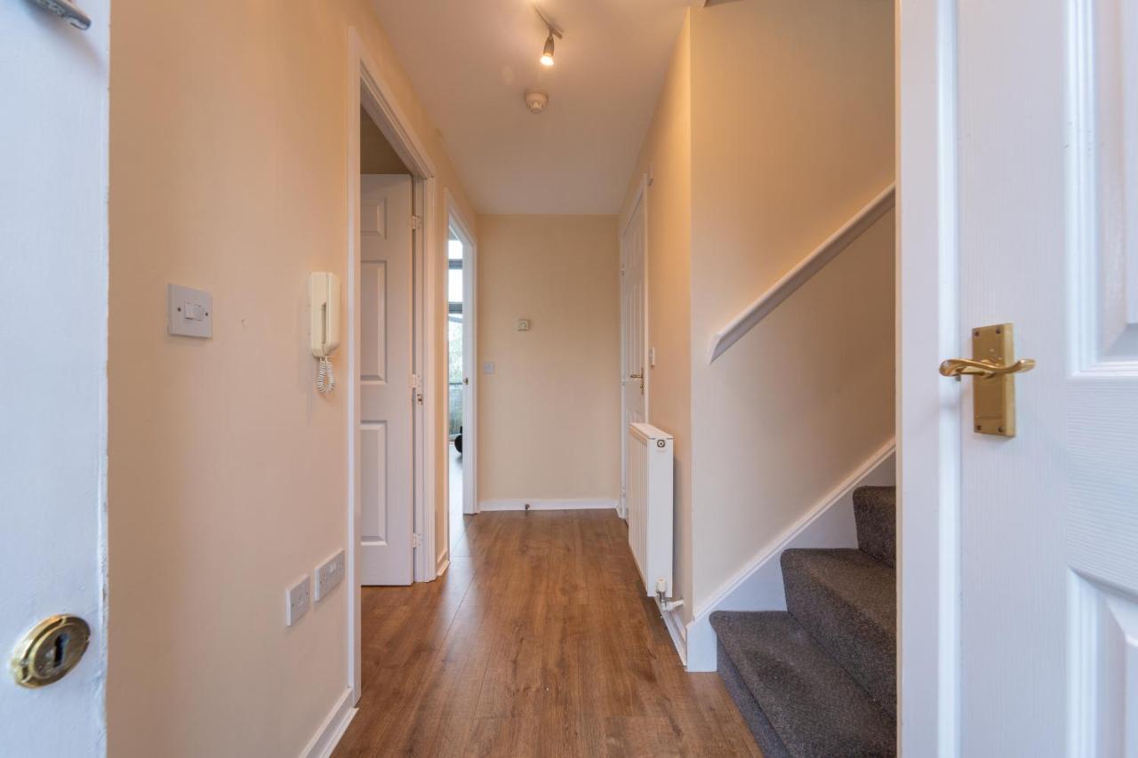 Luxury 2 Bed Apartment - Near Heathrow, Legoland, Windsor Slough Exterior foto